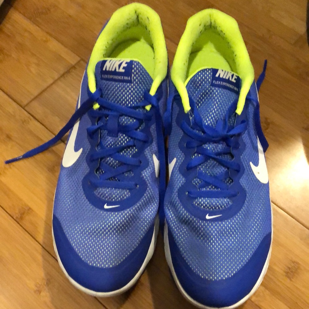 Nike tennis shoes